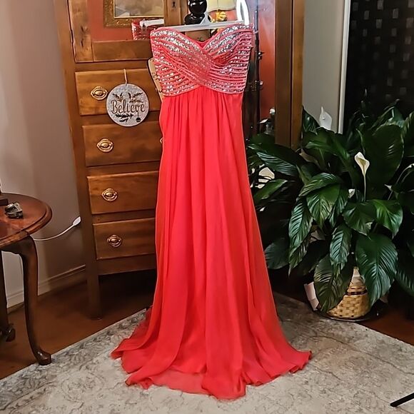 NWT La Femme Coral & Silver sequined chiffon gown size 4 (with flaw) - Picture 3 of 16